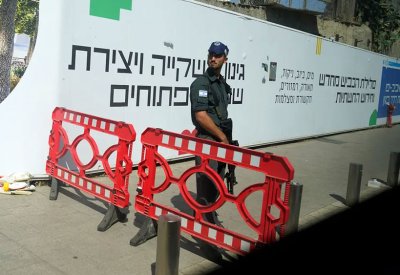 صواريخ "القسام" تطال غرب القدس.. واختراق قرب تل أبيب
