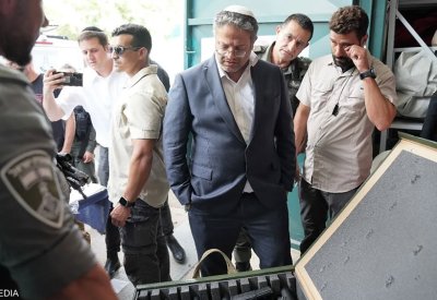 بالفيديو: بن غفير يوزع آلاف الأسلحة على الإسرائيليين