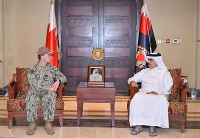 معالي وزير الداخلية يبحث مع قائد الأسطول الخامس الأمريكي برامج التنسيق الثنائي التي تسهم في تطوير العمل المشترك