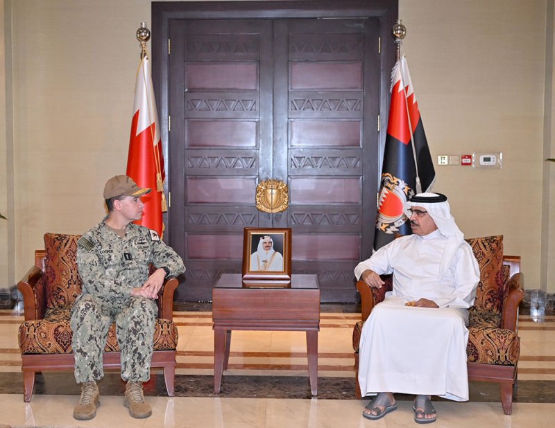 معالي وزير الداخلية يبحث مع قائد الأسطول الخامس الأمريكي برامج التنسيق الثنائي التي تسهم في تطوير العمل المشترك