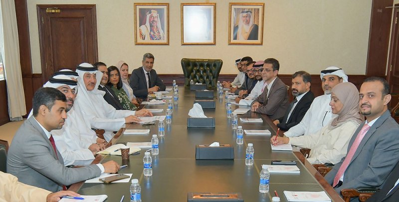 وزير العمل يلتقي أمين عام اتحاد نقابات عمال البحرين