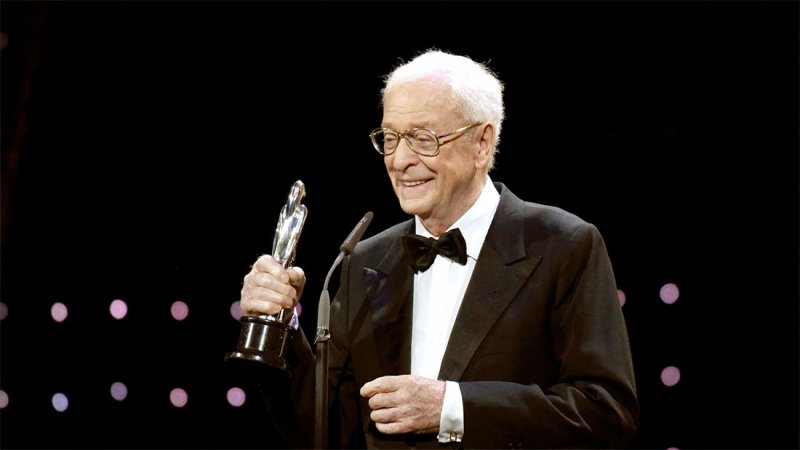 اعتزال أيقونة السينما البريطانية مايكل كين