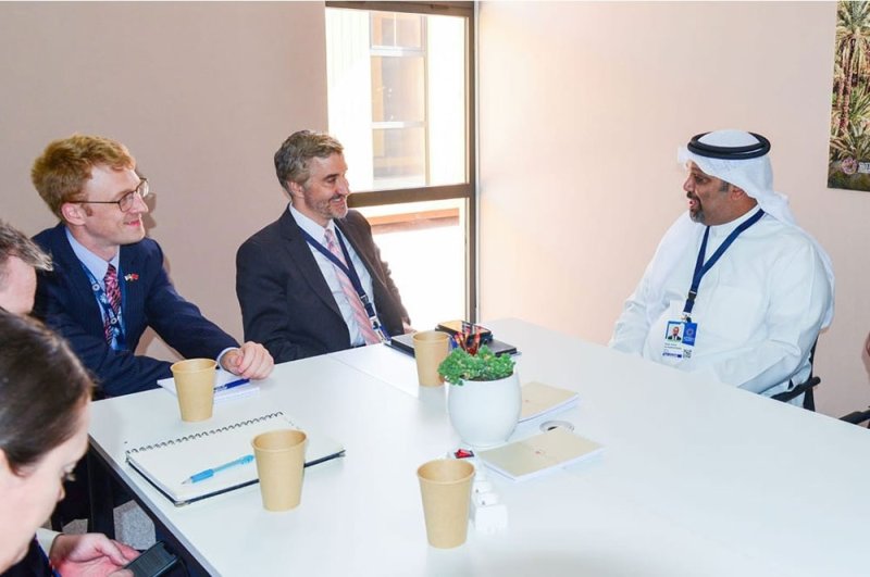 وزير المالية والاقتصاد الوطني يلتقي مساعد وزير الخارجية للشؤون الاقتصادية والتجارية بالولايات المتحدة الأميركية