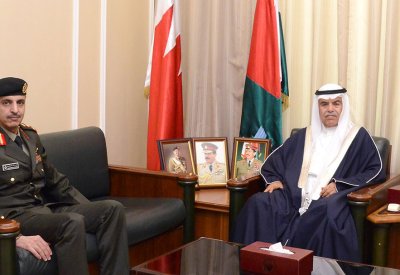 وزير شؤون الدفاع يستقبل الملحق العسكري بسفارة دولة الكويت الشقيقة المعتمد لدى مملكة البحرين