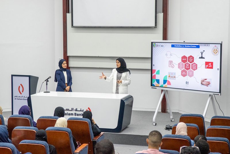 "إدارة أعمال" جامعة البحرين تعرف طلبتها بمتطلبات الحياة الجامعية