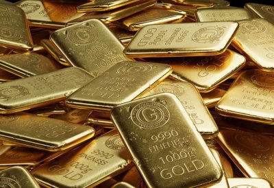 الذهب يتراجع عن أعلى مستوى في شهر مع تصاعد مخاوف المستثمرين