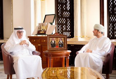 وكيل شؤون البلديات يطّلع على تجربة بلدية مسقط في مجال التشجير والحدائق