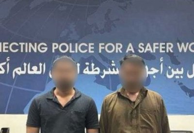 إدارة الشؤون الدولية والإنتربول: تسليم مطلوبين لإحدى الدول الصديقة لارتكابهما جريمة قتل وسطو مسلح