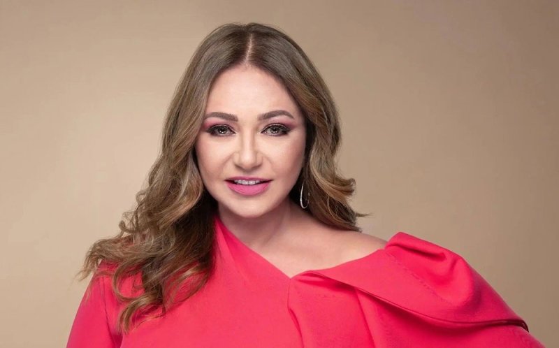 ليلى علوي تعود الى المسرح بالصندوق الأحمر في موسم الرياض
