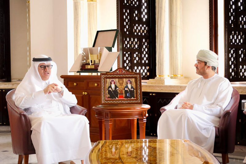 وكيل شؤون البلديات يطّلع على تجربة بلدية مسقط في مجال التشجير والحدائق