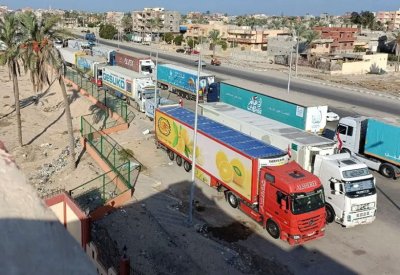 120 حافلة تتكدس عند معبر رفح.. بانتظار ساعة الدخول