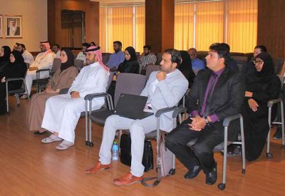 "الأشغال" تختتم ورشة العمل التخصصية (كيمياء الخرسانة والأسمنت)