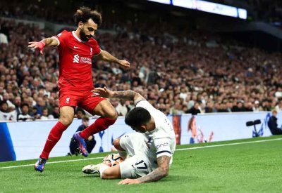 بعد إيقافهما.. "حكما الفضيحة" يعودان إلى الدوري الإنجليزي