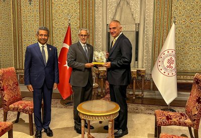 رئيس مجلس إدارة مجموعة طيران الخليج القابضة يلتقي مع وزير الثقافة والسياحة التركي
