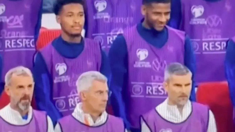 مطالبة الفرنسي توديبو بتفسير "ضحكته" خلال دقيقة صمت