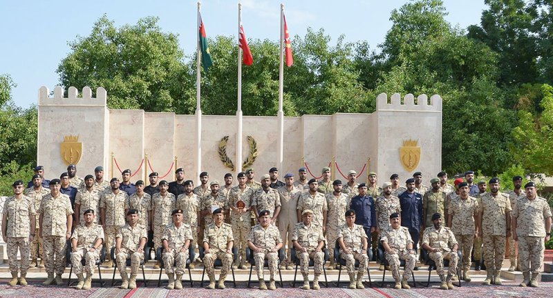 تخريج عدد من الدورات المتخصصة للضباط بحضور مساعد رئيس هيئة الأركان للقوى البشرية