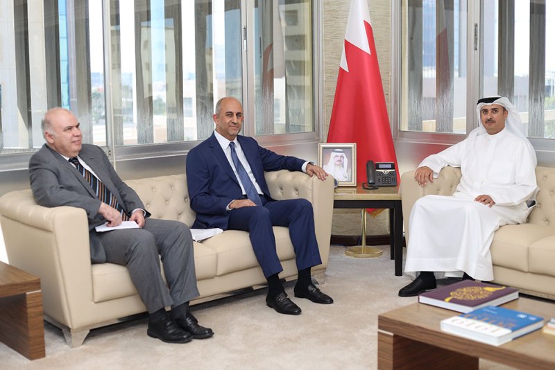 وزير العدل يستقبل المنسق المقيم لأنشطة الأمم المتحدة لدى مملكة البحرين