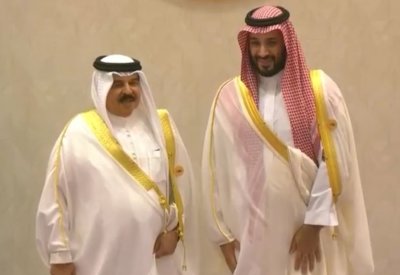 بالفيديو: جلالة الملك المعظم يلتقي ولي العهد السعودي