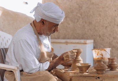 مهرجان الحرف والصناعات التقليدية يحتفي بالتراث الثقافي العريق