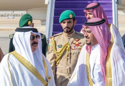 بالفيديو: جلالة الملك المعظم يصل إلى الرياض للمشاركة بالقمة الخليجية ورابطة الآسيان