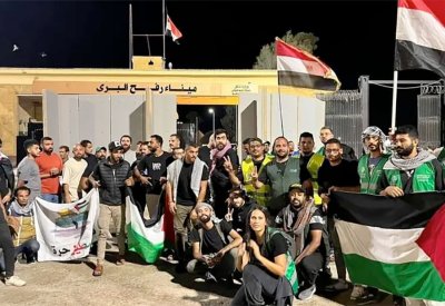 من هم الشباب المصريين المرافقين لقافلة مساعدات غزة؟