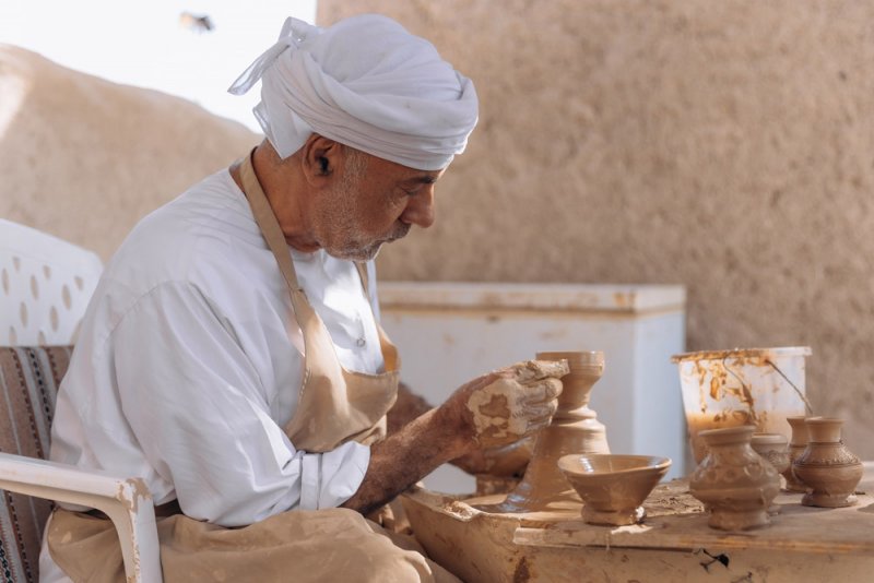 مهرجان الحرف والصناعات التقليدية يحتفي بالتراث الثقافي العريق