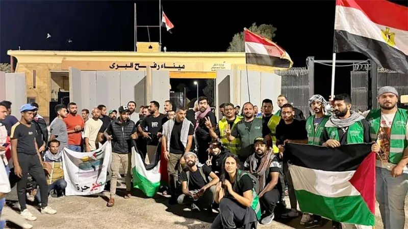 من هم الشباب المصريين المرافقين لقافلة مساعدات غزة؟
