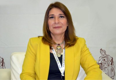 الكاتبة المصرية رشا سمير تسرد تجربتها في الصحافة والرواية في بيت عبد الزايد لتراث البحرين الصحفي