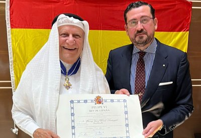ملك اسبانيا يأمر بمنح فاروق المؤيد وسام الاستحقاق المدني