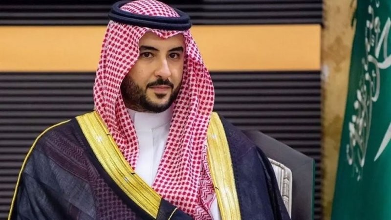 خالد بن سلمان وليكورنو يناقشان جهود التهدئة في غزة