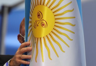 وزير الاقتصاد الأرجنتيني يتصدر الانتخابات الرئاسية ويدخل جولة إعادة