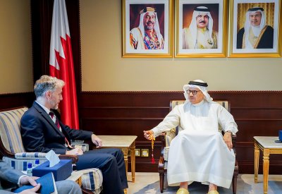 وزير الخارجية يستقبل سفير المملكة المتحدة لدى مملكة البحرين 