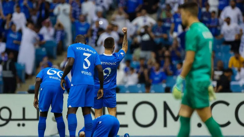 هاتريك لميتروفيتش في فوز الهلال الكبير على مومباي
