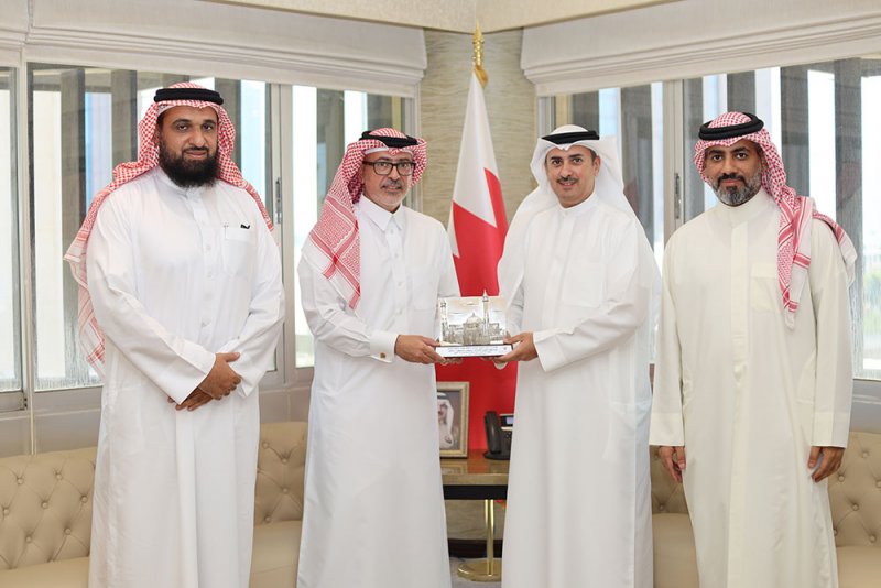 وزير العدل يكرم بتلكو لدعمها المشاريع الخيرية لصندوق الزكاة والصدقات