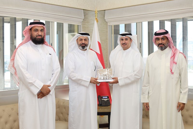 وزير العدل يكرم "آركابيتا" لدعمها المشاريع الخيرية لصندوق الزكاة والصدقات