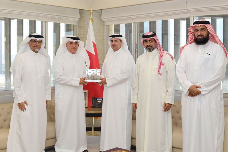 وزير العدل يكرم بنفت لدعمها المشاريع الخيرية لصندوق الزكاة والصدقات