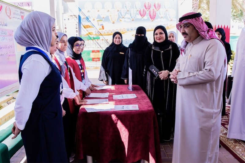 وزير التربية والتعليم يزور مدرسة جدحفص الثانوية للبنات