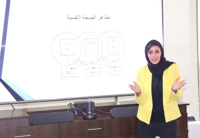 نسيم تحاضر لموظفي “البلاد”: “السوشال ميديا” خلقت نماذج مشوهة من الشخصيات المرضية
