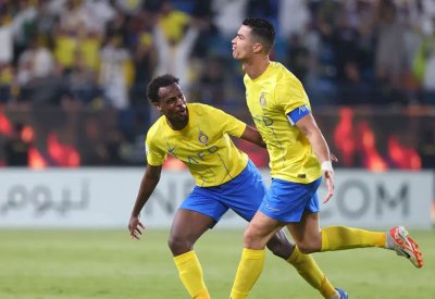 رونالدو يتألق في فوز النصر المثير على الدحيل