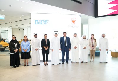 الرئيس التنفيذي لهيئة تنظيم سوق العمل يزور معهد البحرين للدراسات المصرفية والمالية