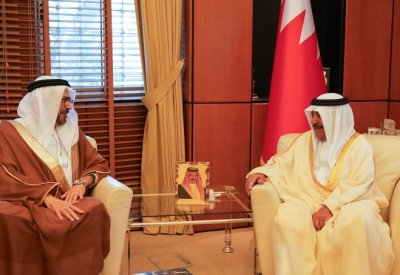 وزير الديوان الملكي يستقبل نائب رئيس مجلس أمناء مركز الإمارات للدراسات والبحوث الاستراتيجية