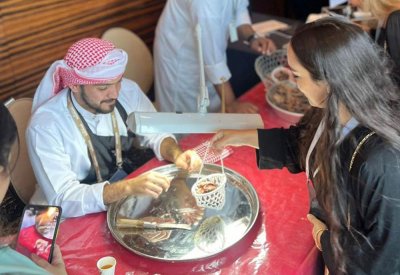 "دانات" يقدم عروضاً حصرية للؤلؤ البحريني في "كونِكشين لاكشري"