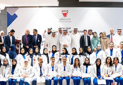 المستشفيات الحكومية تحتفل بتخريج 70 طبيباً بعد استكمال " تدريب الامتياز" بمجمع السلمانية الطبي