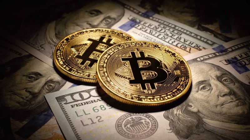 لماذا ارتفع سعر ⁧‫بيتكوين‬⁩ إلى 35 ألف دولار؟