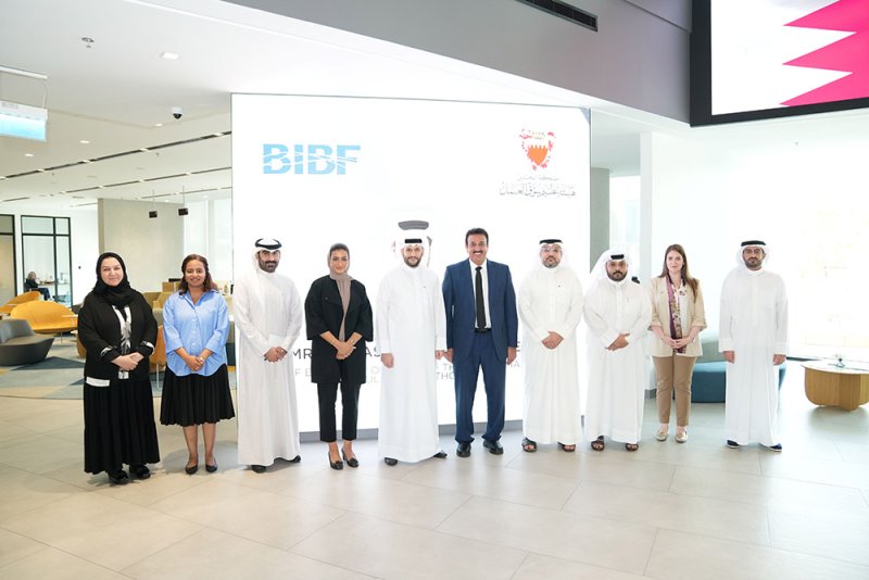 الرئيس التنفيذي لهيئة تنظيم سوق العمل يزور معهد البحرين للدراسات المصرفية والمالية