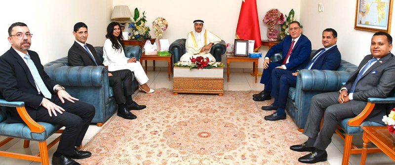 محافظ المحرق يشيد بتنوع الخدمات الصحية ومساهمته في السياحة العلاجية 