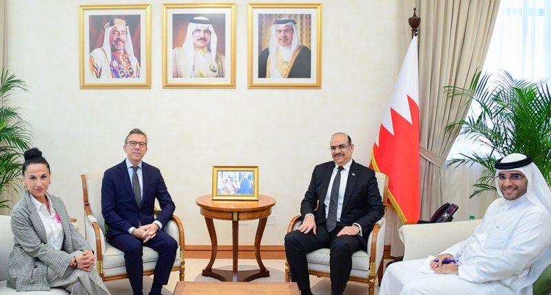وزير الشؤون القانونية يستقبل سفير الجمهورية الفرنسية