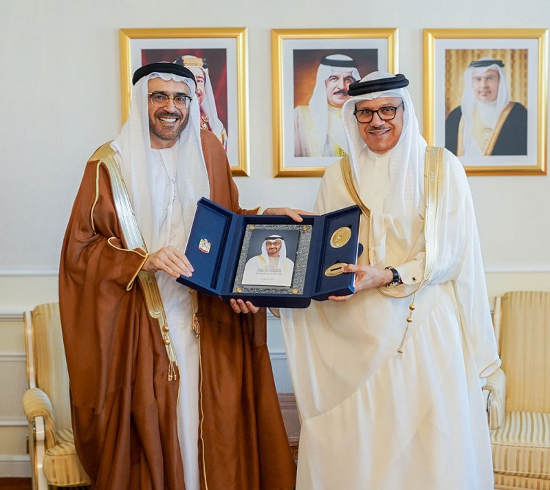 وزير الخارجية يستقبل نائب رئيس مجلس أمناء مركز الإمارات للدراسات والبحوث الاستراتيجية