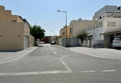 تحسين شبكة الطرق الداخلية بمجمع 805 في مدينة عيسى