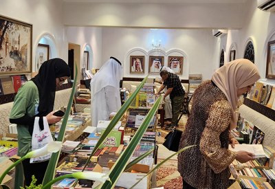 افتتاح معرض الكتب والمجلات النادرة بدار "العمامرة"